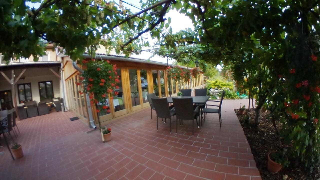 Forro Fogado & Bauer Bistro Hotel Roszke ภายนอก รูปภาพ